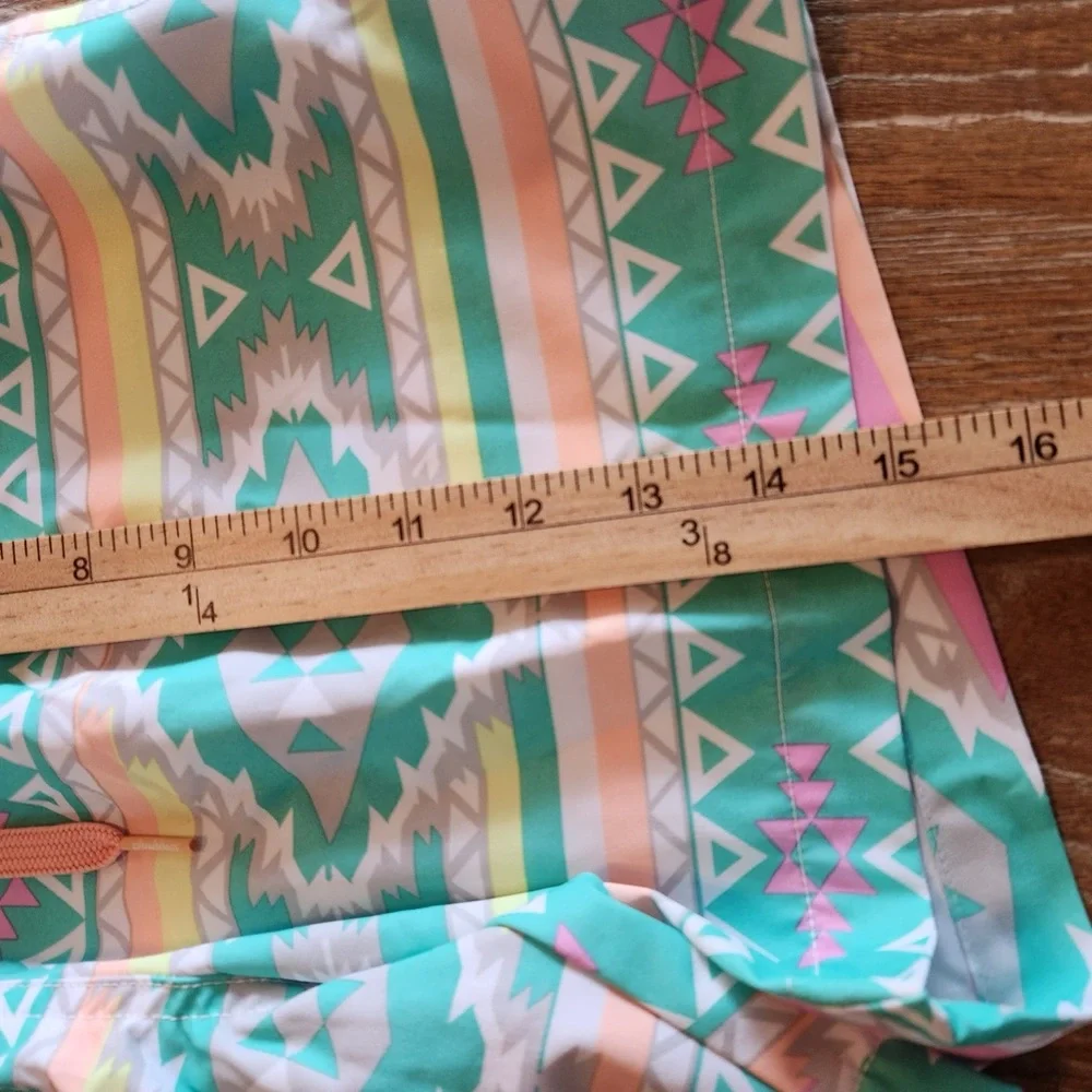 NWOT CHUBBIES Men’s‎ Size Small 5’5”Aztec Tribal Pastel Print Swim Shorts